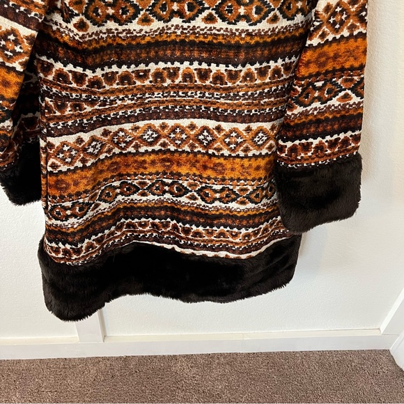 Vintage 1960/1970s  Women's Medium Tapestry Union Made Carpet Coat. - Picture 7 of 8